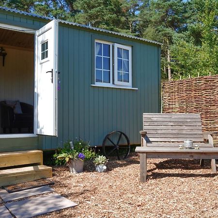 The Laburnum Retreat Shepherd Hut Private Hot Tub Upper Hulme Exterior photo