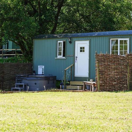 The Laburnum Retreat Shepherd Hut Private Hot Tub Upper Hulme Exterior photo