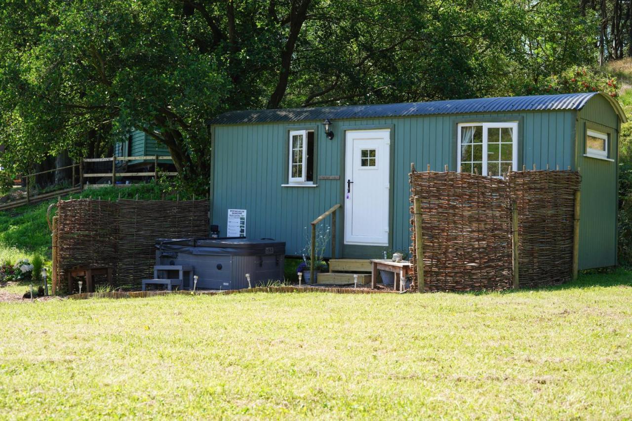 The Laburnum Retreat Shepherd Hut Private Hot Tub Upper Hulme Exterior photo