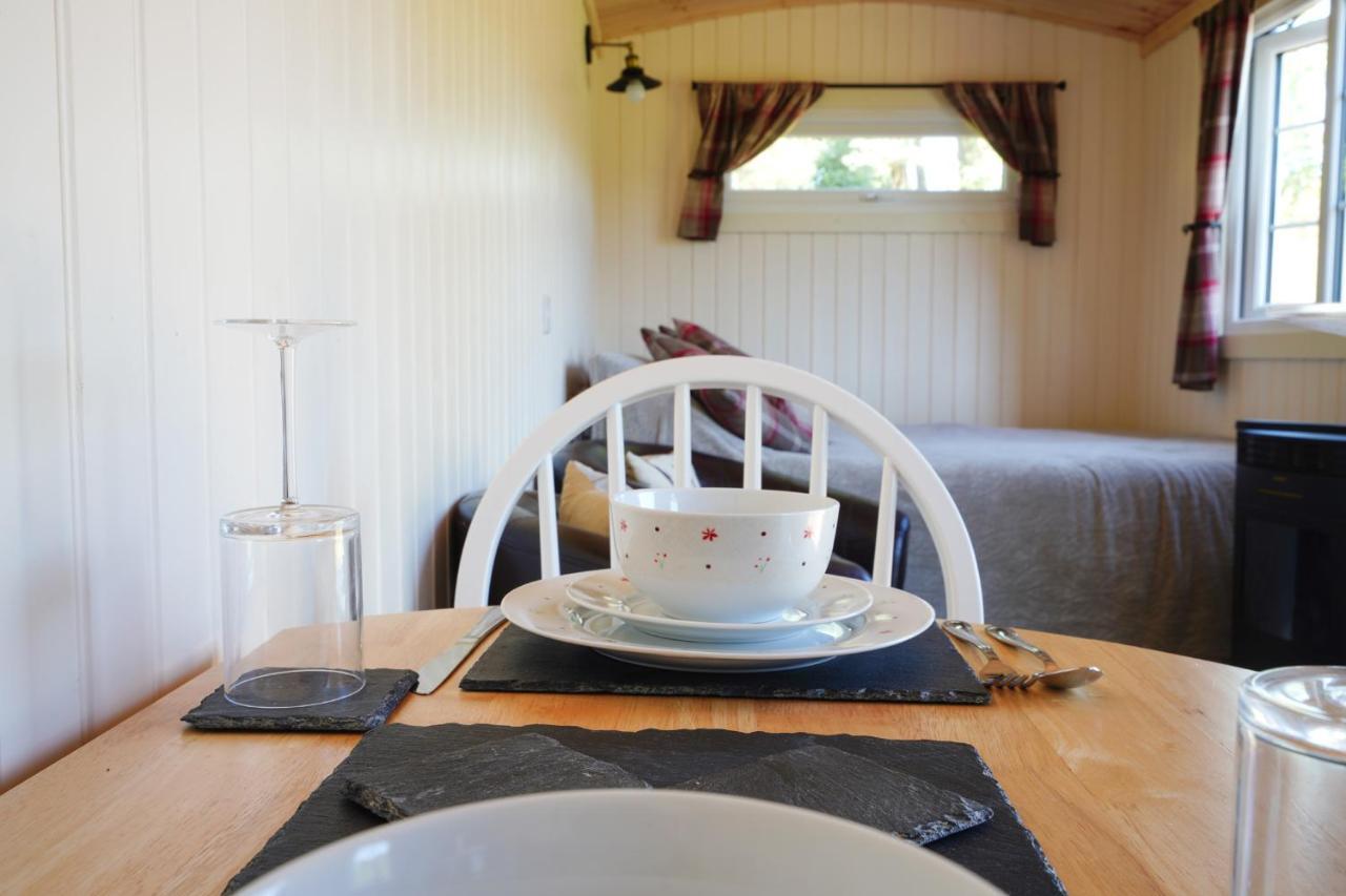 The Laburnum Retreat Shepherd Hut Private Hot Tub Upper Hulme Exterior photo