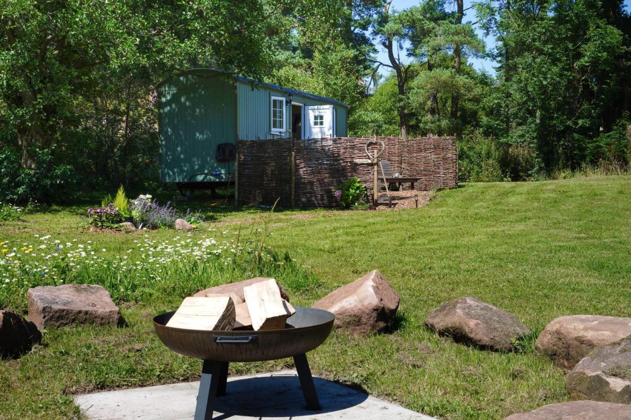 The Laburnum Retreat Shepherd Hut Private Hot Tub Upper Hulme Exterior photo